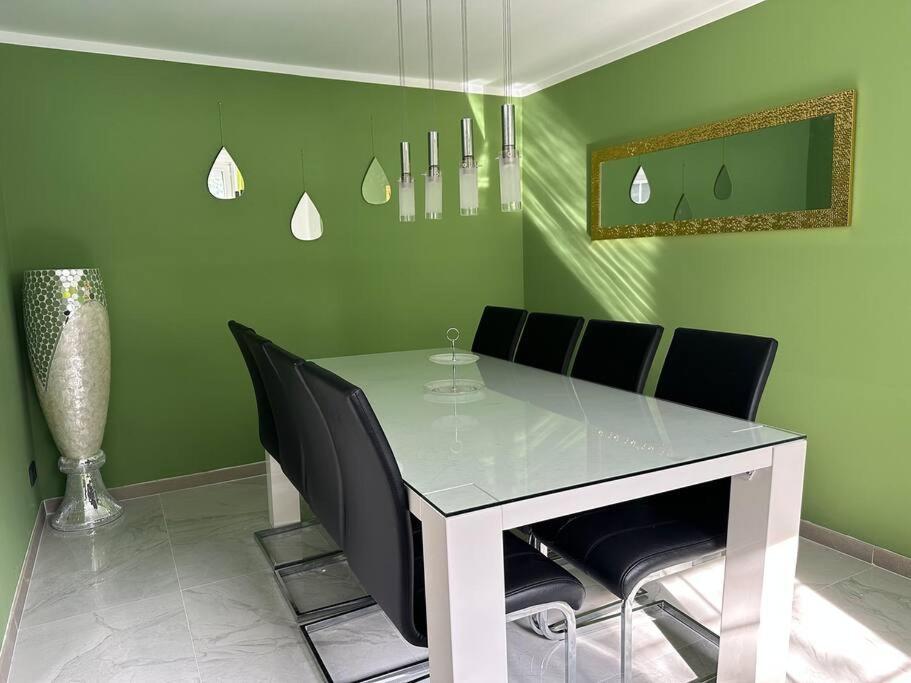 Willa Outlet Center House, Pool-Jacuzzi-Garden-Sundeck Parndorf Zewnętrze zdjęcie
